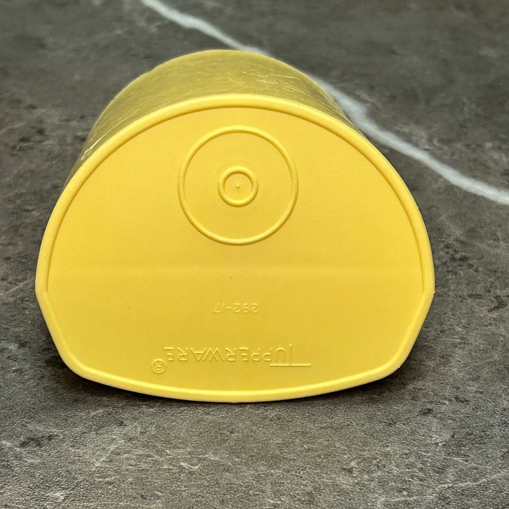 Vintage Tupperware Yellow Flour Sugar Scoop 292-17 Retro Kitchen Tool